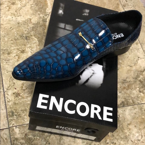 NWB FIESSO ENCORE LEATHER BLUE SHOE FI3244